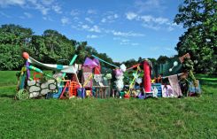 Wand-Ding, Installation im Rahmen von Poesie im Park im Wiesbadener Schlosspark, 2021